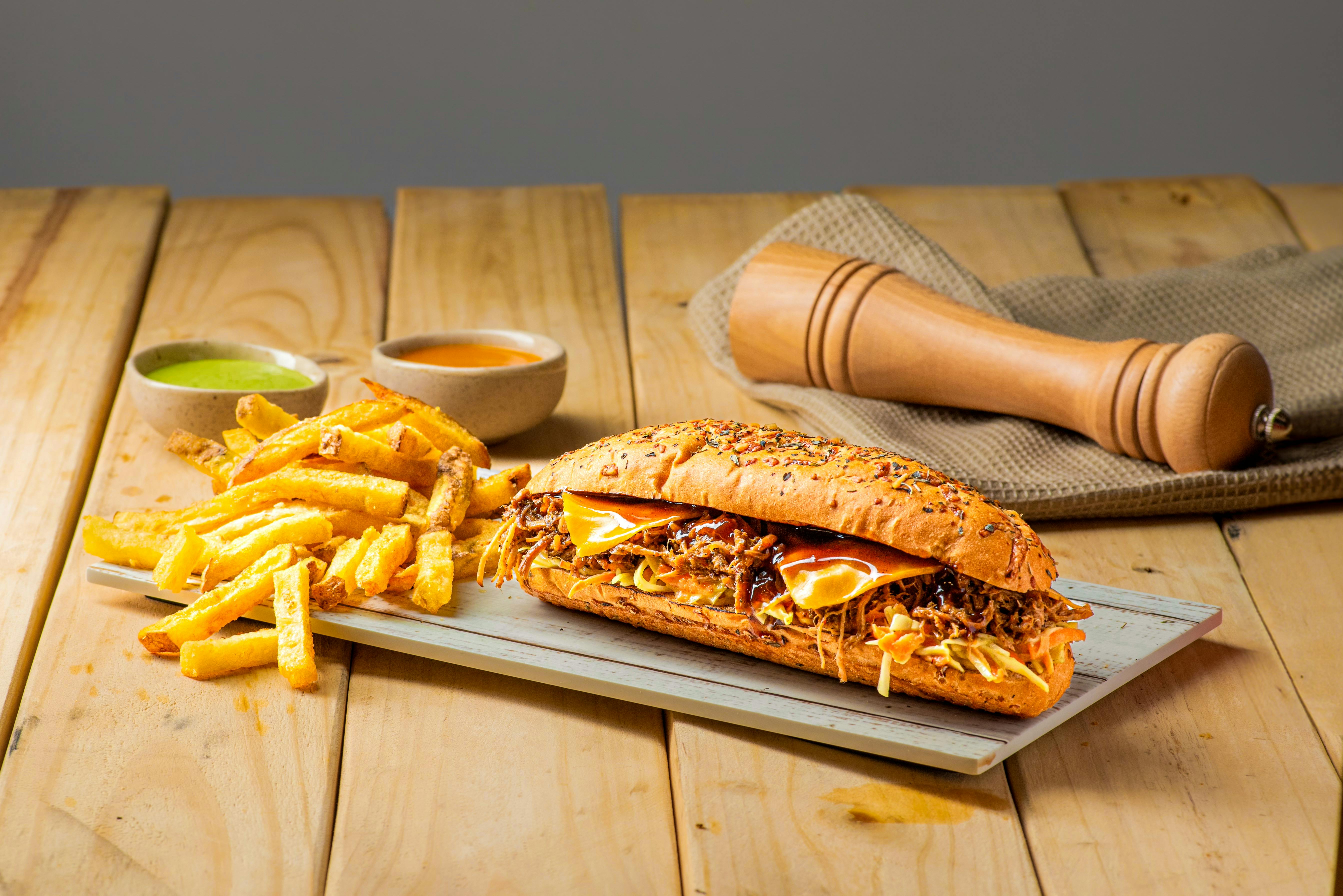 Sándwich Mechada Queso
